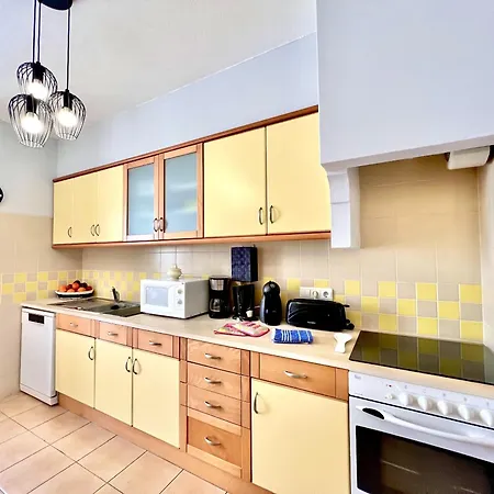 Apartment Sun & By Homing