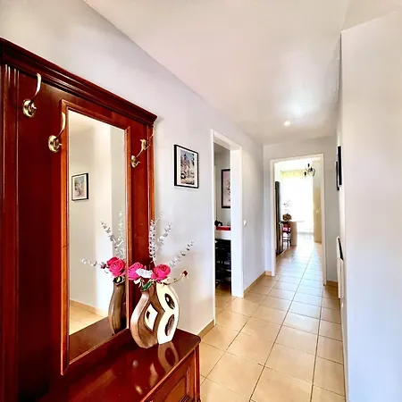 Apartment Sun & By Homing *