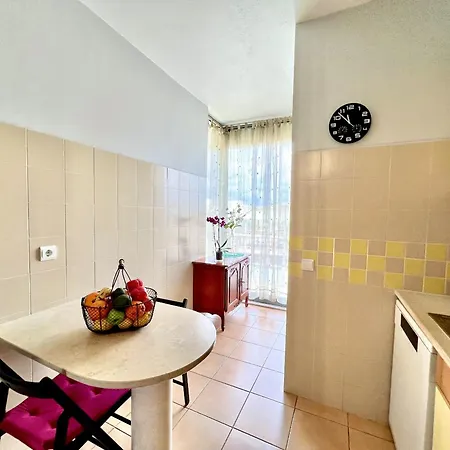 Apartment Sun & By Homing *