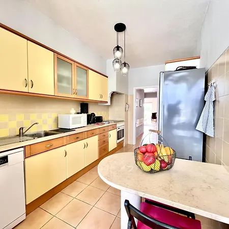 Apartment Sun & By Homing *