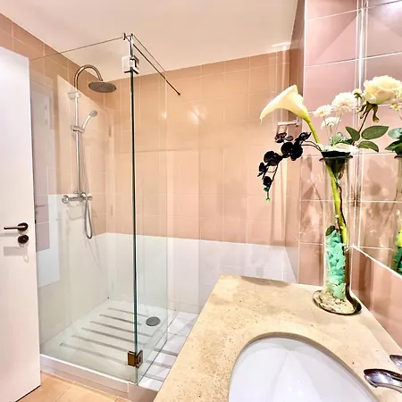 Sun & By Homing Apartment *